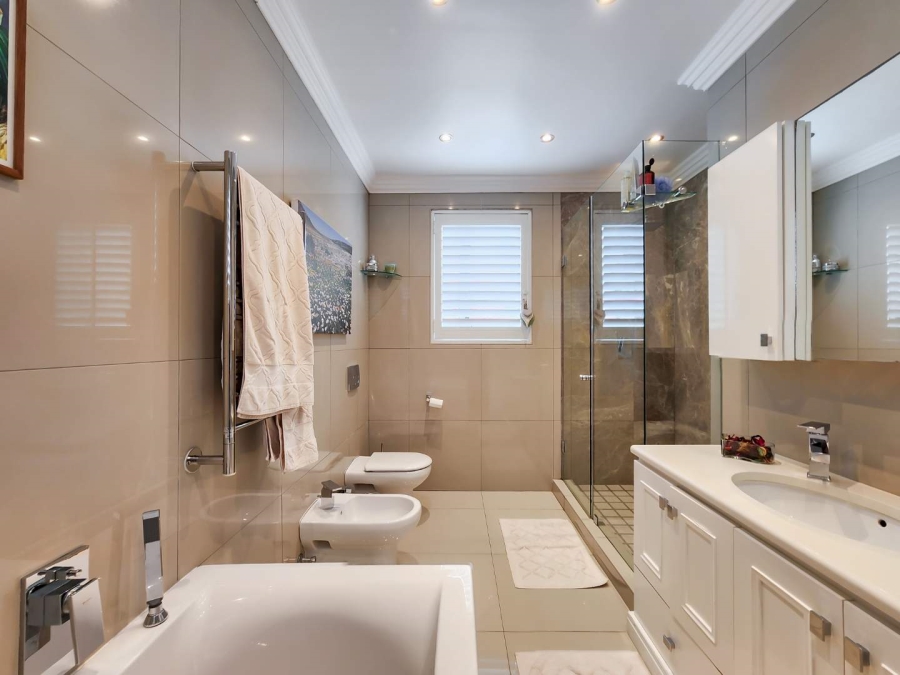 3 Bedroom Property for Sale in Bantry Bay Western Cape